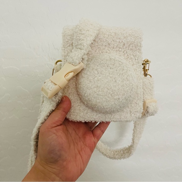 Fujifilm Instax Mini 12 Cream Colored Sherpa Decorative Camera Case - Picture 1 of 7